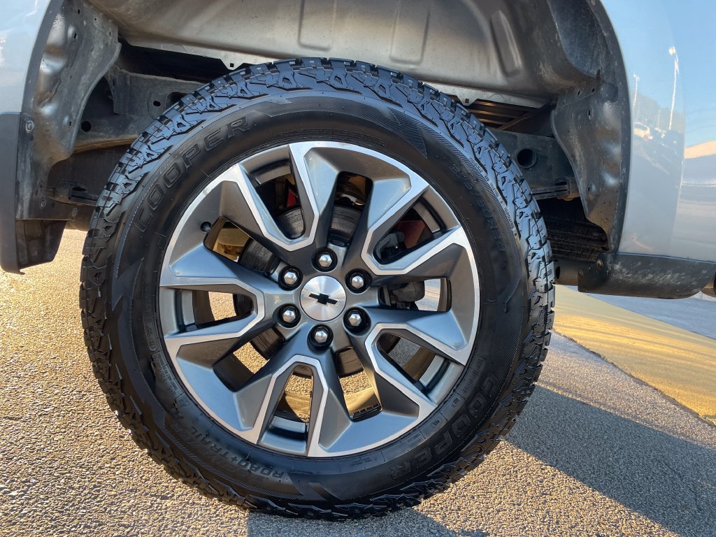 Used 2023 Chevrolet Silverado 1500 RST w/ Z71 Off-Road Package AWD/4WD image 10