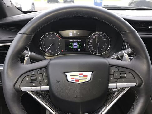 Used 2024 Cadillac XT6 Sport AWD/4WD image 14