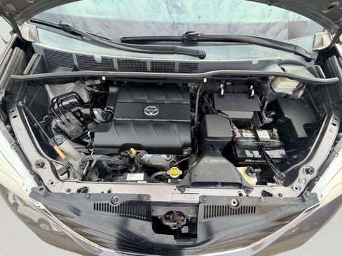 Used 2013 Toyota Sienna LE image 11