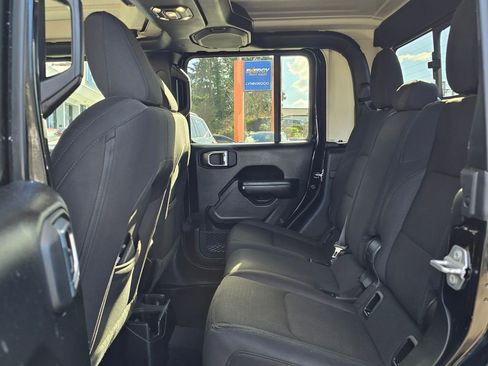 Used 2023 Jeep Gladiator Sport image 16