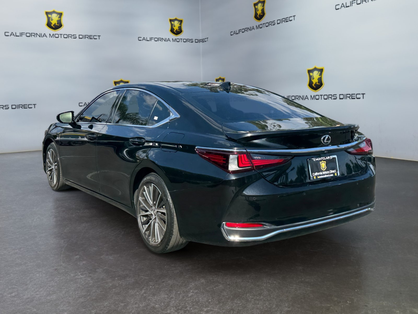 Used 2023 Lexus ES 300h w/ Premium Package FWD image 3