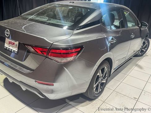 Used 2025 Nissan Sentra SV image 9