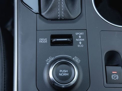 Certified 2025 Toyota Highlander XSE image 20