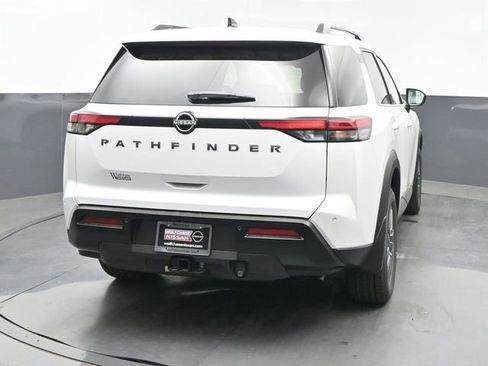 New 2026 Nissan Pathfinder SV w/ SV Premium Package FWD image 5