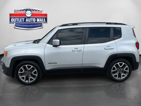 Used 2018 Jeep Renegade Latitude FWD image 5