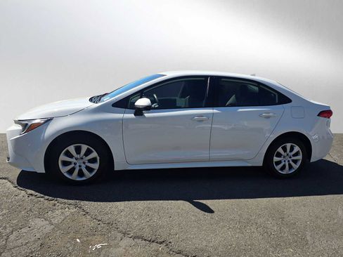 Used 2025 Toyota Corolla LE w/ Convenience Package image 6
