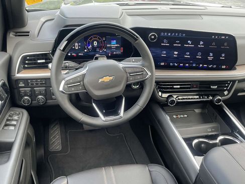 New 2025 Chevrolet Suburban High Country image 8