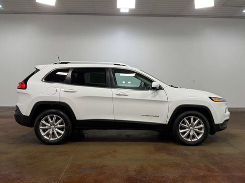 Used 2017 Jeep Cherokee Limited AWD/4WD image 22