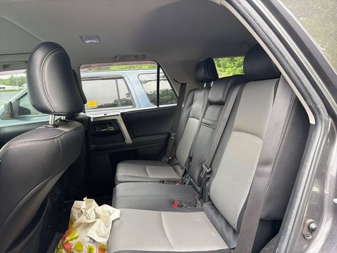 Used 2018 Toyota 4Runner SR5 Premium RWD image 12