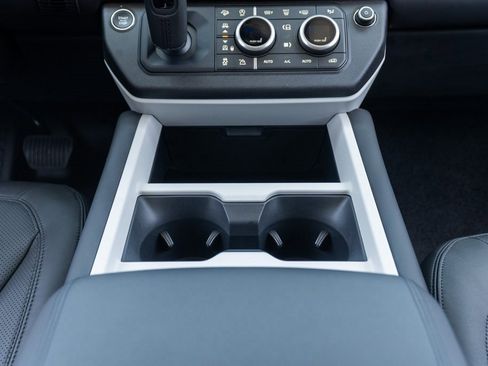 New 2025 Land Rover Defender 110 X-Dynamic SE image 19