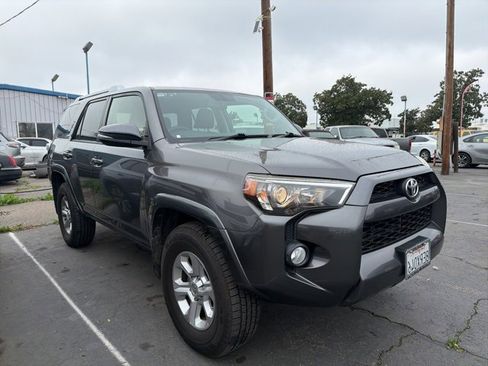 Used 2018 Toyota 4Runner SR5 Premium image 1