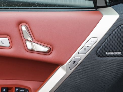 Used 2025 BMW iX xDrive50 w/ Premium Package image 17