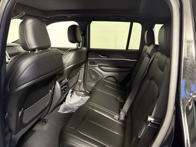 New 2026 Jeep Grand Cherokee Limited w/ Limited Altitude Package AWD/4WD image 24