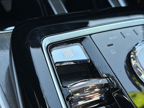 Used 2024 BMW 740i RWD image 16