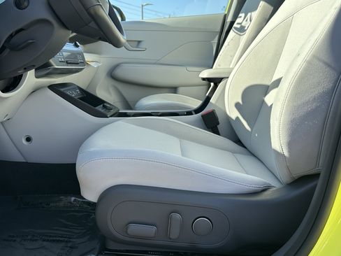 Used 2024 Hyundai Kona SEL w/ Convenience Package image 12