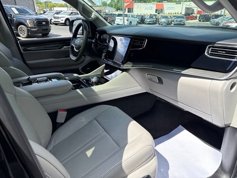 Used 2022 Jeep Wagoneer Series II w/ Premium Group I AWD/4WD image 41