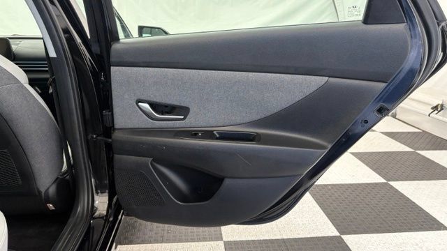 Used 2025 Hyundai Elantra Limited FWD image 24