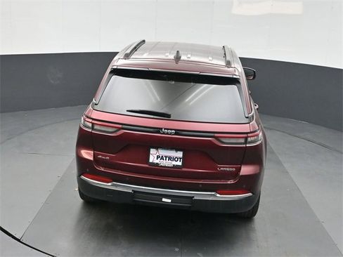 Used 2023 Jeep Grand Cherokee Laredo image 32