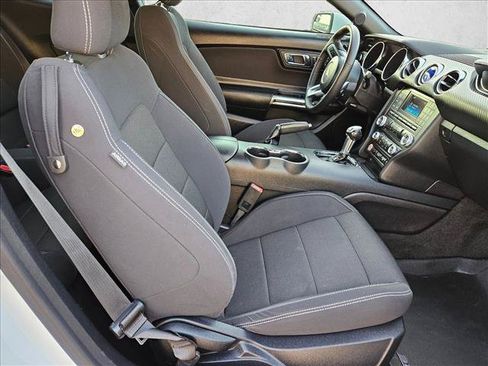 Used 2015 Ford Mustang Coupe RWD image 17
