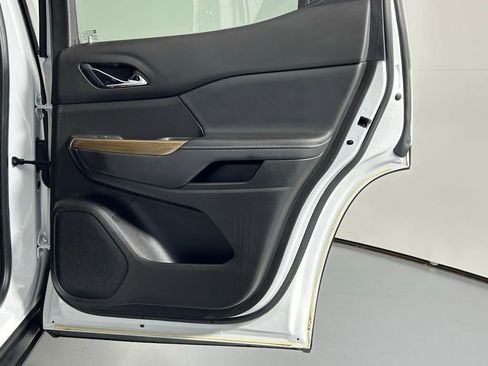 Used 2021 GMC Acadia SLE image 11