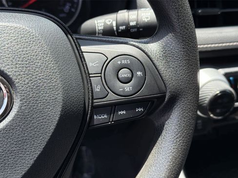 Used 2022 Toyota RAV4 XLE FWD image 34