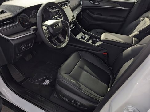 New 2025 Jeep Grand Cherokee L Limited image 9