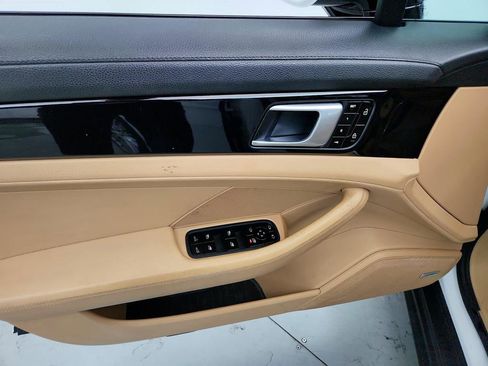 Used 2019 Porsche Panamera 4 image 22