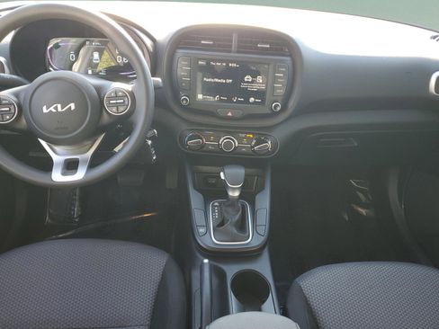 Certified 2025 Kia Soul LX image 10