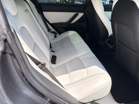 Used 2019 Tesla Model 3 Standard Range RWD image 7