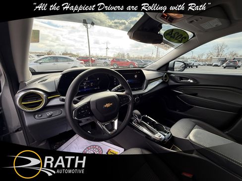 Used 2024 Chevrolet Trax LT w/ Driver Confidence Package image 13