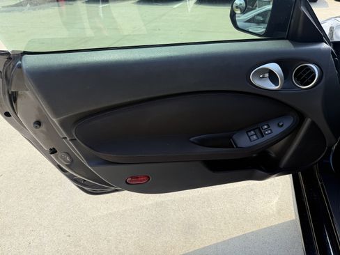 Used 2011 Nissan 370Z Touring w/ Sport Pkg image 15