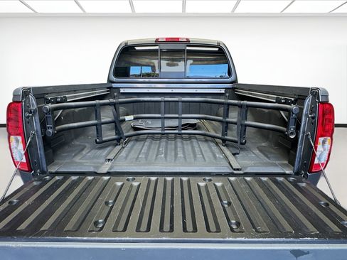 Used 2020 Nissan Frontier SV w/ Midnight Edition Floor Mats RWD image 16