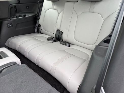 Used 2023 Honda Pilot Touring image 11