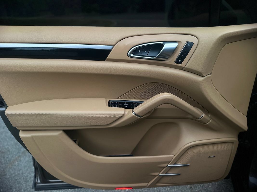 Used 2014 Porsche Cayenne Diesel AWD/4WD image 20