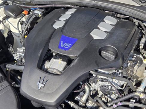 Used 2022 Maserati Quattroporte Modena image 21