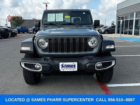 Used 2025 Jeep Gladiator Sport AWD/4WD image 4