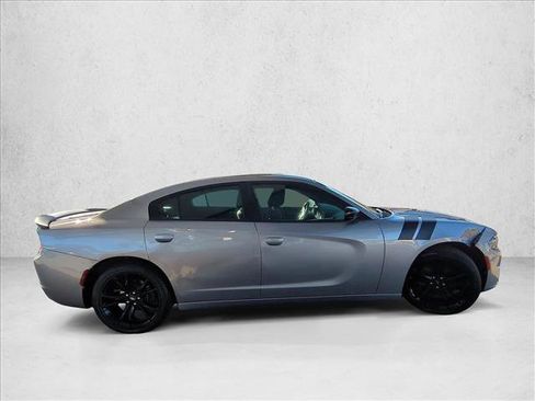 Used 2017 Dodge Charger SE w/ Blacktop Package image 4