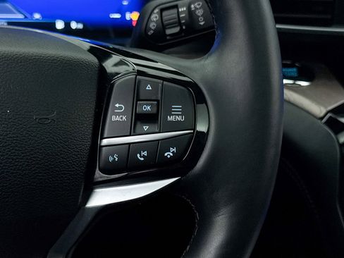 Used 2023 Ford Explorer Platinum w/ Technology Package image 39