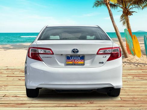 Used 2014 Toyota Camry LE image 5