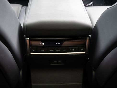 Used 2025 Lexus GX 550 w/ Accessory Package (2T) AWD/4WD image 34