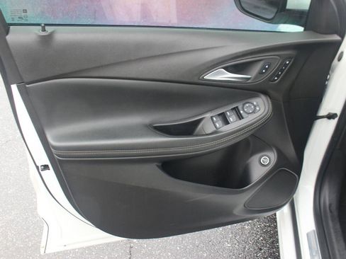Used 2022 Buick Encore GX Essence w/ Advanced Technology Package FWD image 12