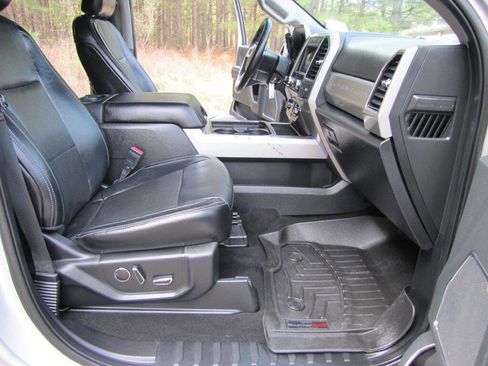 Used 2019 Ford F250 Lariat w/ Lariat Value Package image 19