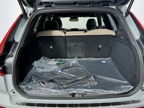 Used 2026 Volvo XC60 B5 Plus w/ Protection Package Premier image 16