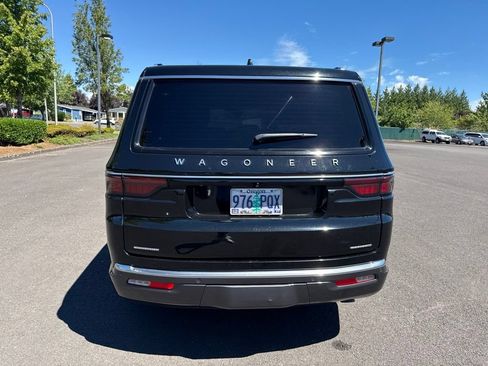Used 2022 Jeep Wagoneer Series III w/ Rear Seat Entertainment Group AWD/4WD image 6