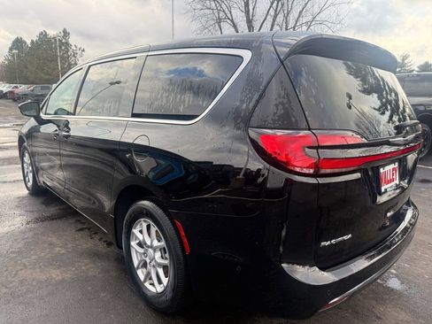 New 2025 Chrysler Pacifica Select FWD image 5