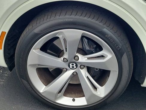 Used 2019 Bentley Bentayga image 4
