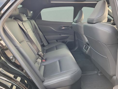 Used 2023 Toyota Crown Limited image 18