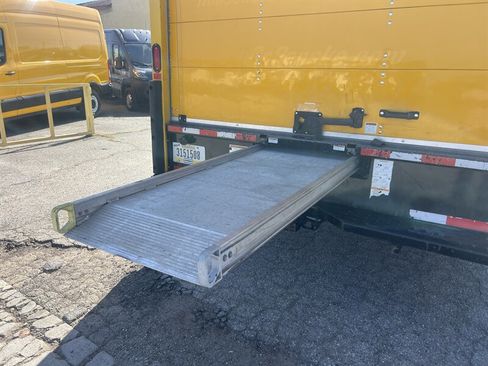 Used 2022 Ford E-350 and Econoline 350 Super Duty image 11