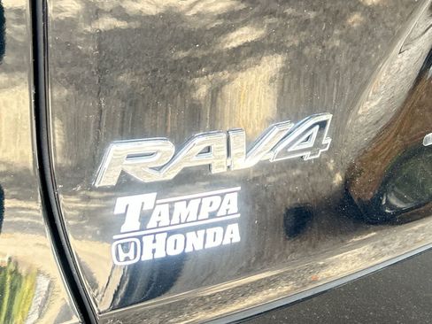 Used 2022 Toyota RAV4 XLE Premium FWD image 8