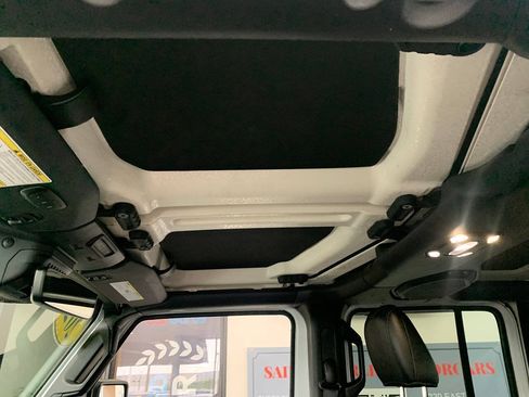 Used 2022 Jeep Wrangler Unlimited Sahara w/ Cold Weather Group AWD/4WD image 21